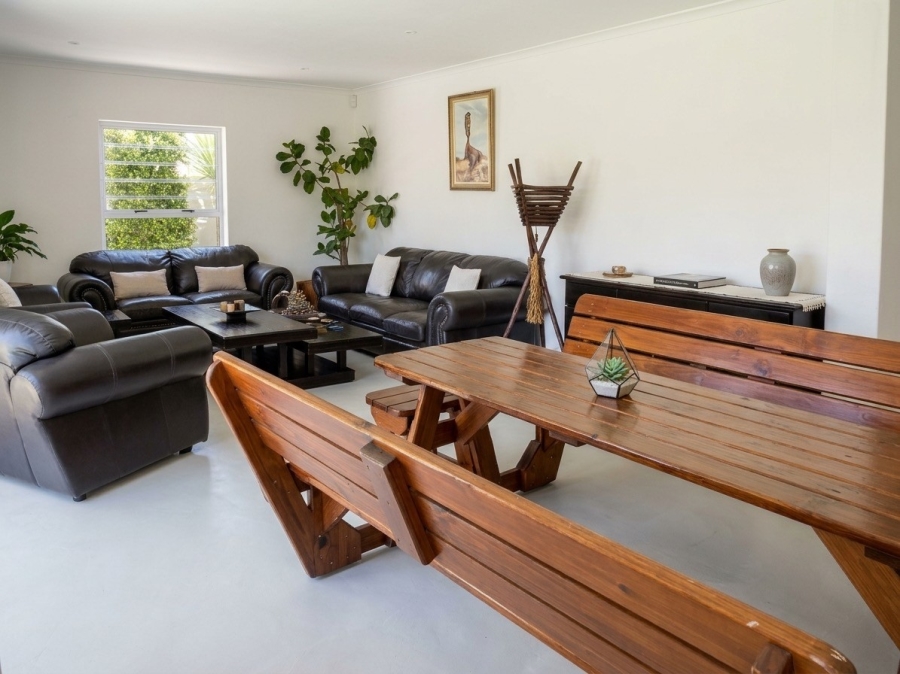 To Let 4 Bedroom Property for Rent in Sunningdale Western Cape